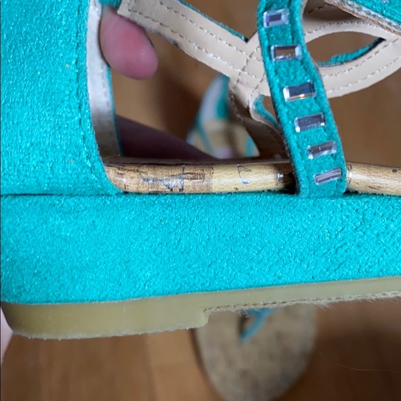 sandals - Picture 3 of 5